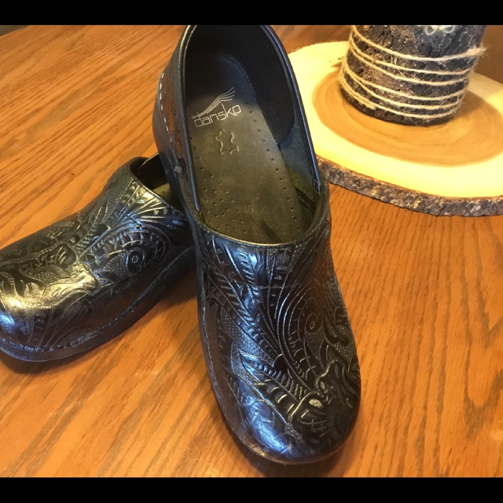 Dansko Professional Black Tooled Clog Size 40❤️❤️